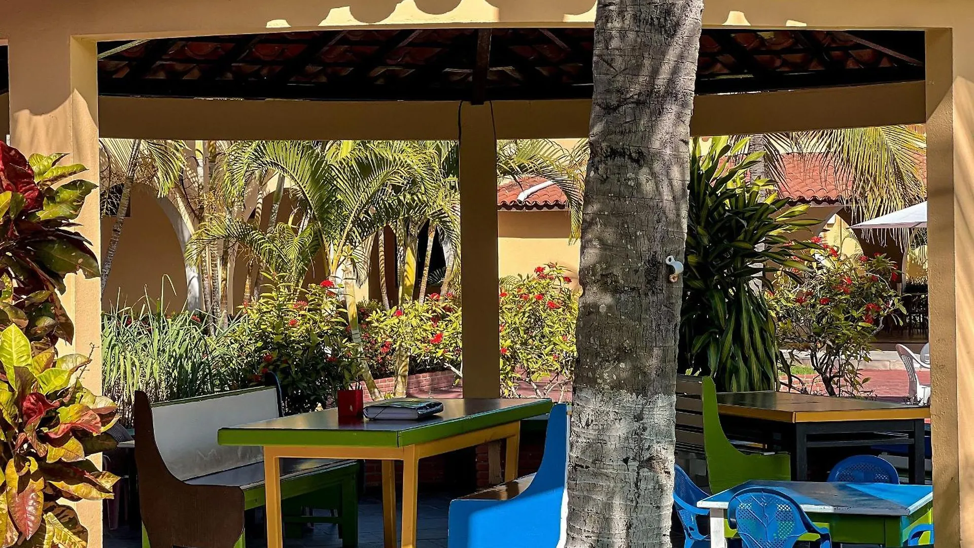 Suiite Com Ar Condicionado, Frigobar E Mesa Para Trabalho. Localizada No Hotel Porto Belo Park, Com Parque Aquatico Porto Seguro