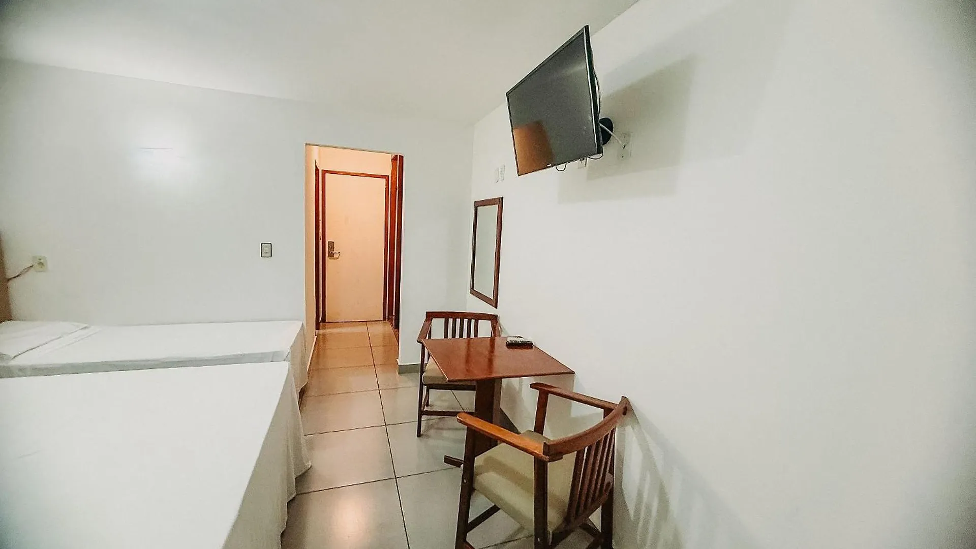 Suiite Com Ar Condicionado, Frigobar E Mesa Para Trabalho. Localizada No Hotel Porto Belo Park, Com Parque Aquatico Porto Seguro